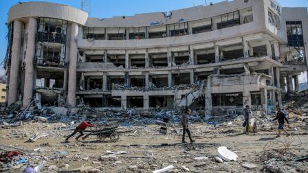 الاحتلال يستهدف مراكز أونروا في غزة ومنها مركز الشيخ رضوان الطبي (محمود همص/فرانس برس)