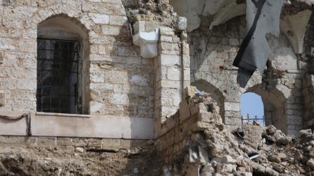 آثار الدمار الذي ألحقه العدوان الصهيوني بـ"قصر الباشا" في مدينة غزّة، شباط/ فبراير 2024 (Getty)