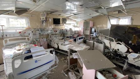 بعض من الدمار في مجمع ناصر الطبي (كرم حسان/ الأناضول)
