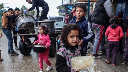 لا يتوفر الطعام كل يوم في غزة (سعيد الخطيب/فرانس برس)