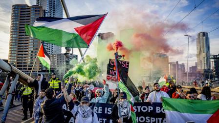 من تظاهرة مُندِّدة بالإبادة الصهيونية في غزّة، روتردام 25 شباط/ فبراير 2024 (Getty)