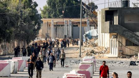 سمح الاحتلال بعودة مئات من العمال إلى غزة (سعيد الخطيب/فرانس برس)