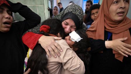 نساء فلسطينيات وسط الحرب على قطاع غزة (فرانس برس)