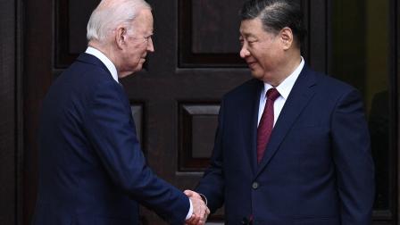 الرئيسان، الأميركي جو بايدن والصيني شي جين بينغ لدى لقائهما بكاليفورنيا (getty)