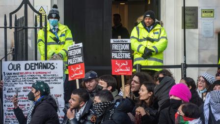 من احتجاجات أمام اتحاد "جامعات المملكة المتحدة" لإنهاء علاقاتها بـ"إسرائيل" 24 كانون الثاني/ يناير 2024 (Getty)
