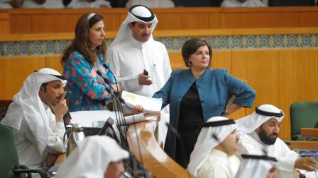 الحركة الوطنية في الكويت الملا (في الوسط) في البرلمان، مايو 2010 (رائد قطينا/Epa)