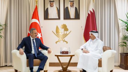 لقاء رئيس وزراء قطر مع وزير الخارجية التركي في الدوحة (قنا)