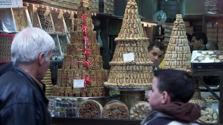 متجر حلوى في دمشق/ فرانس برس