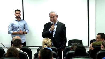 نتنياهو يتحدث أمام جنود إسرائيليين (رويترز)