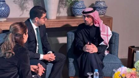 الكاتب السعودي أسامة المسلم مع وزير الثقافة المغربي المهدي بنسعيد