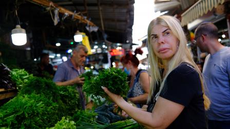 سوق الكرمل في تل أبيب، 6 يونيو 2022 (أليكسي روزنفيلد/ Getty)