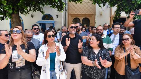 وقفة للصحافيين التونسيين قبيل محاكمة الزغيدي وبسيّس، 22 مايو 2024 (فتحي بلعيد/فرانس برس)