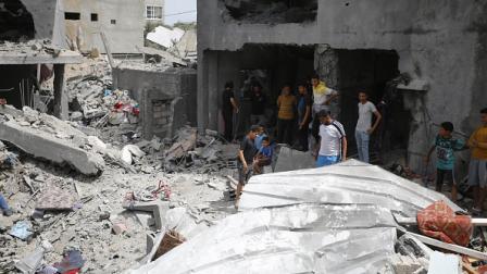 آثار القصف على مخيم النصيرات مع استمرار الحرب على غزة، 19 مايو (أشرف عمرة/الأناضول)