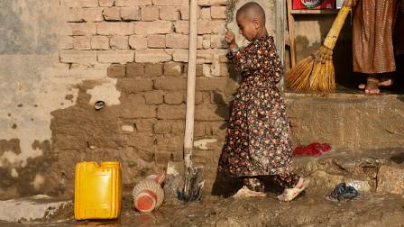 أطفال أفغانستان يعانون بسبب الفيضانات، 26 مايو 2024 (فرانس برس)