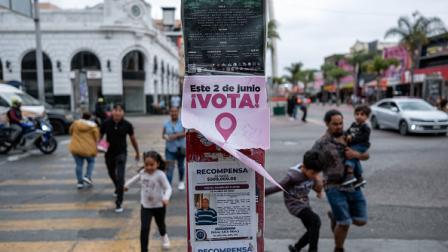 لافتة تشجع المكسيكيين على التصويت في تيخوانا، 1- 6- 2024 (فرانس برس)