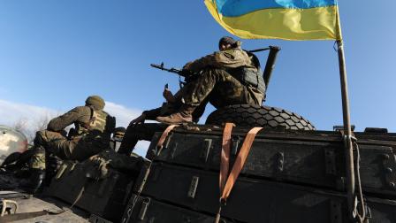أوكرانيا تطلب المزيد من الأسلحة الغربية (سكوت بيترسون/ Getty)