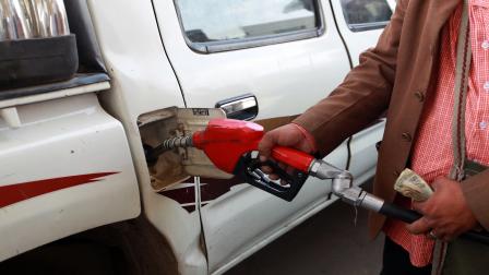 اليمن/اقتصاد/وقود في اليمن/12-02-2016 (فرانس برس)