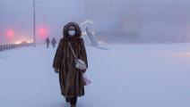 ارتداء الكمامات إلزامي رغم الثلج (يفجيني سوفورنييف/تاس)