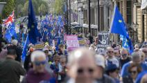 تظاهر آلاف البريطانيين المناهضين لخروج بلادهم من الاتحاد الأوروبي (رشيد نجاتي أسلم/الأناضول)