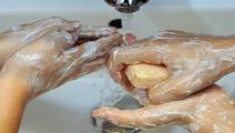 غسل الأيدي (توماس لونز/فرانس برس)