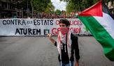 طلاب من برشلونة يتظاهرون بالشوارع دعما لفلسطين 15 مايو 2024 (Getty)