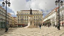 تمثال لـ لويش دي كامويش في لشبونة